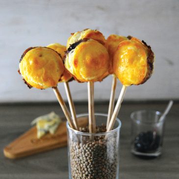 Sucettes feuilletées Fourme d&rsquo;Ambert et confiture de myrtilles