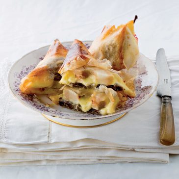 Pastilla poire, figues et Cantal jeune.